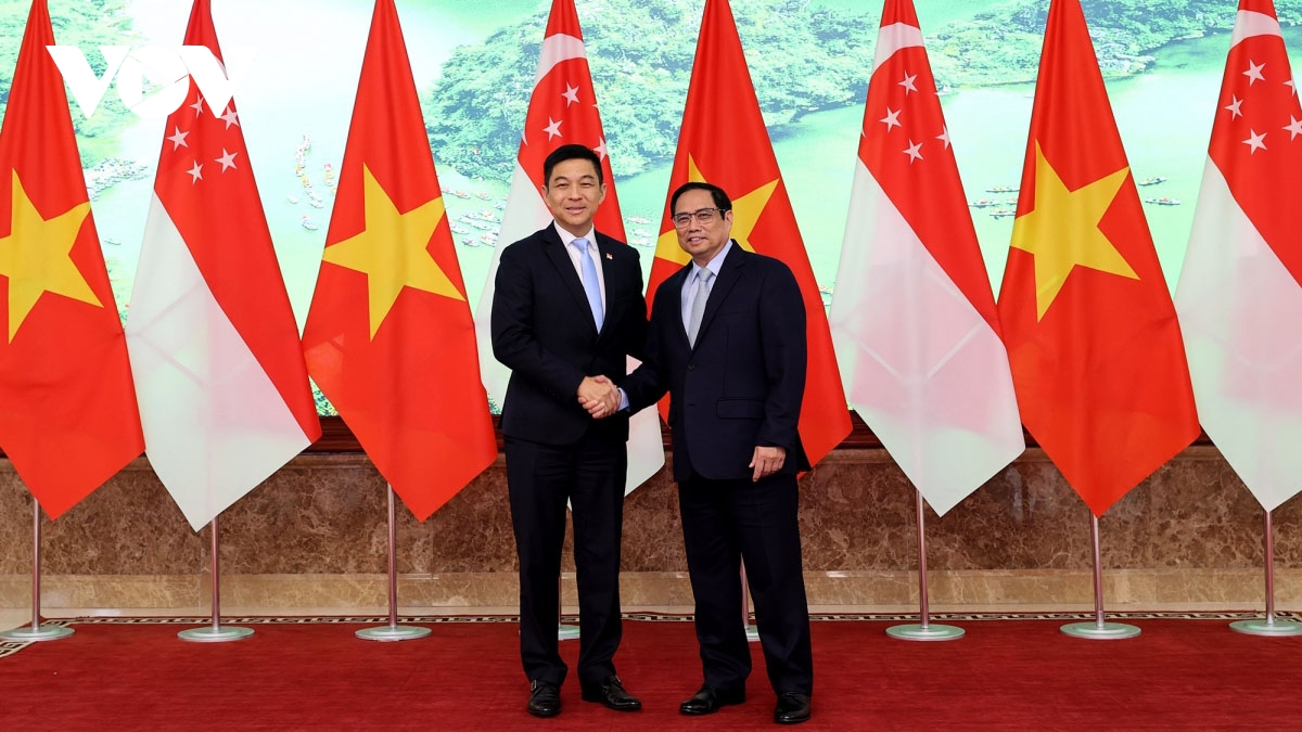 PM Chinh welcomes Singaporean parliament speaker in Hanoi